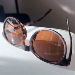 goodr Nine Dollar Pour Over Tortoiseshell Round Sunglasses - Brown Lenses